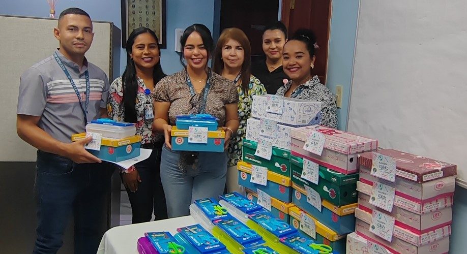 Ministerio Público de Veraguas apoya a funcionarios con utiles escolares