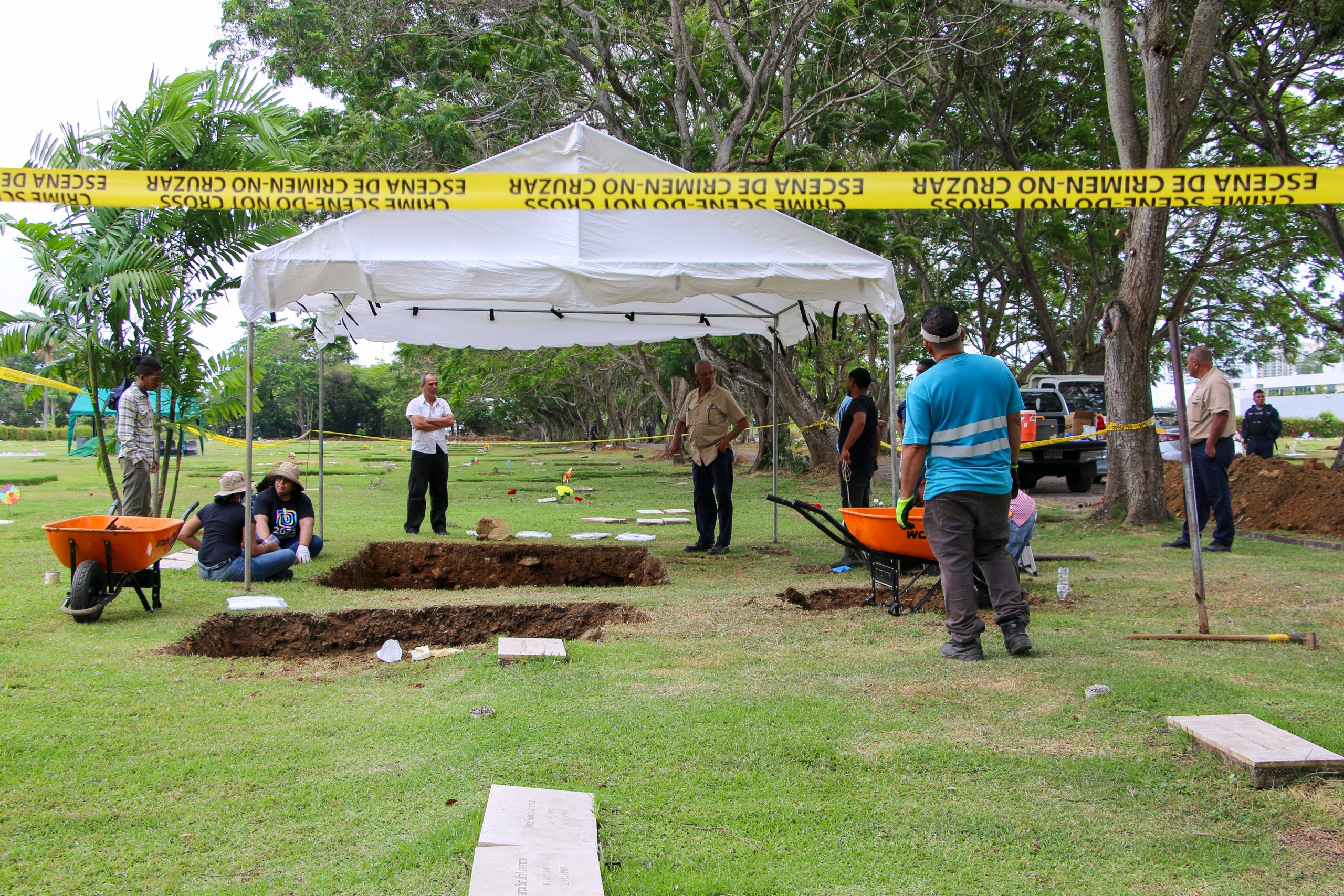 Extraen cinco restos de las víctimas de La Invasión en el tercer día del proceso de exhumación