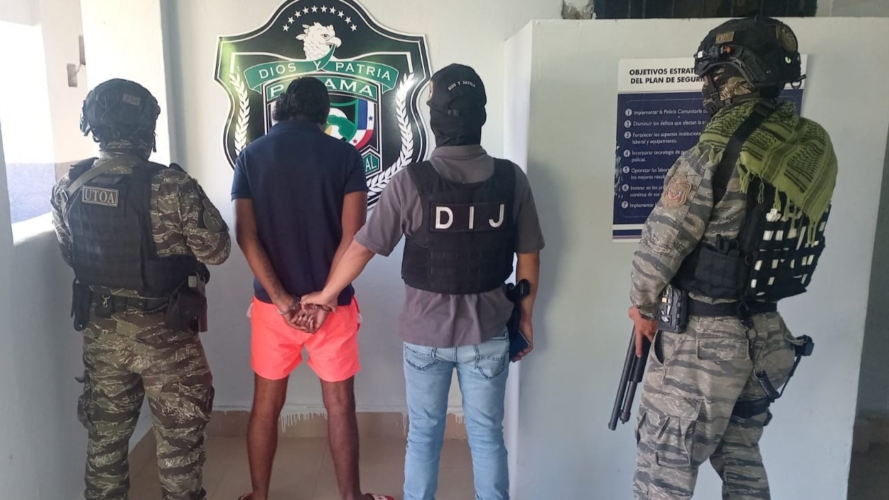 Detienen a dos ciudadanos por el delito de homicidio, uno de ellos figuraba entre los más buscados en Colón