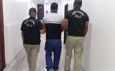 PGN aprehende a una persona por tentativa de homicidio, decomisa presunta droga y armas de fuego, mediante la operación «Justiciero»