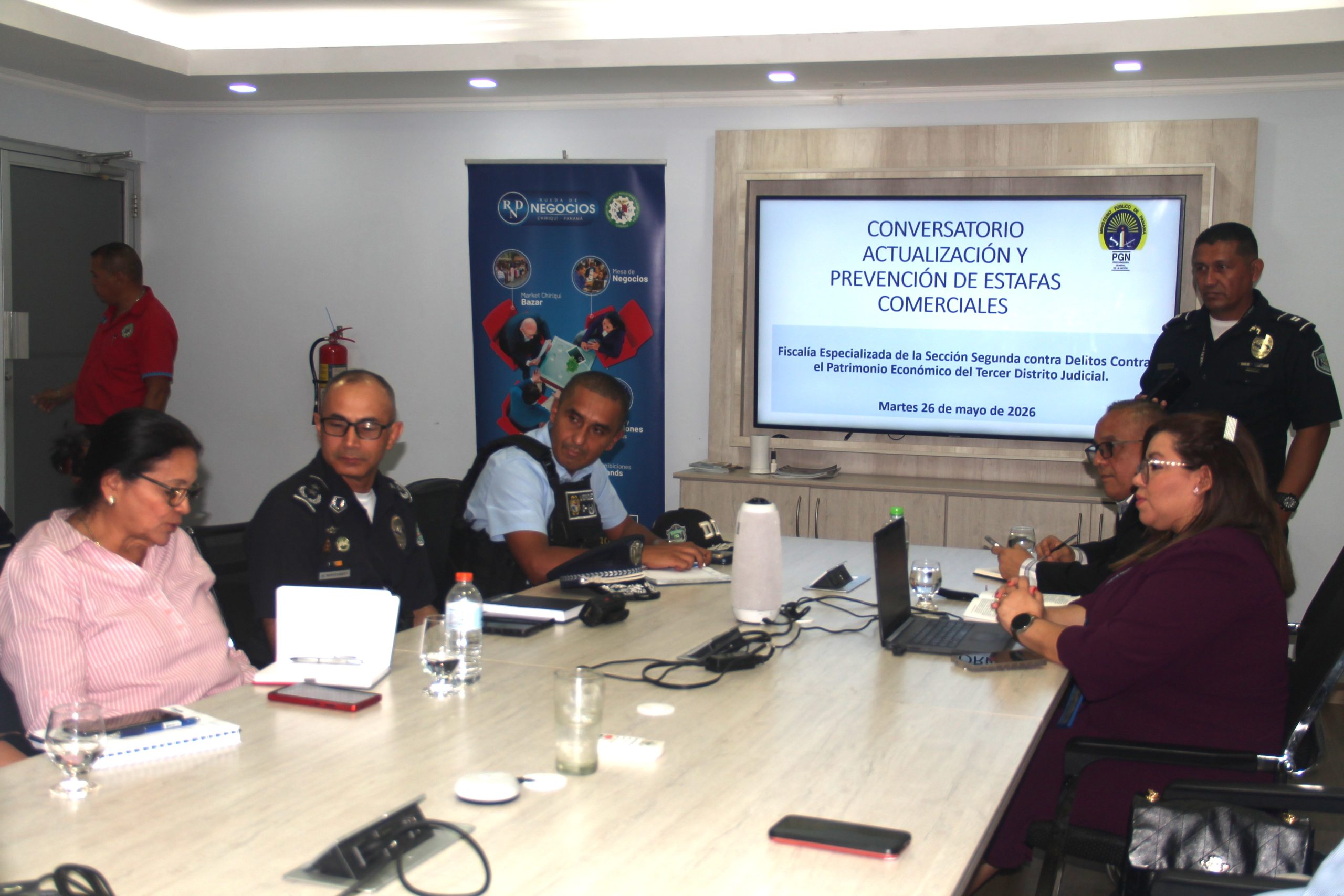 Fiscalía de Chiriquí realiza conversatorio con empresarios sobre medidas de prevención de delitos de estafas