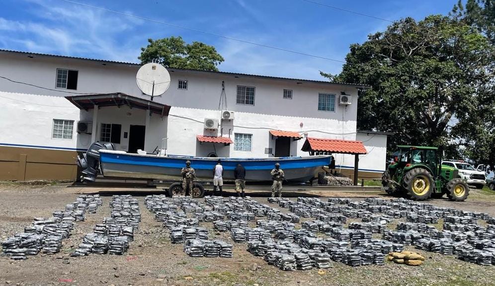 Fiscalía de Drogas en Chiriquí en conjunto con SENAN ubican embarcación con presuntas sustancias ilícitas