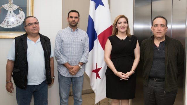 Llegada del Subprocurador Especializado en Investigación de Delitos Federales de México, Felipe de Jesús Muñoz Vásquez, acompañado del Director de procedimientos Internos, José Manuel Merino Madrid y el Director General de Asuntos Especiales en México, Carlos Hernández Azuara.
