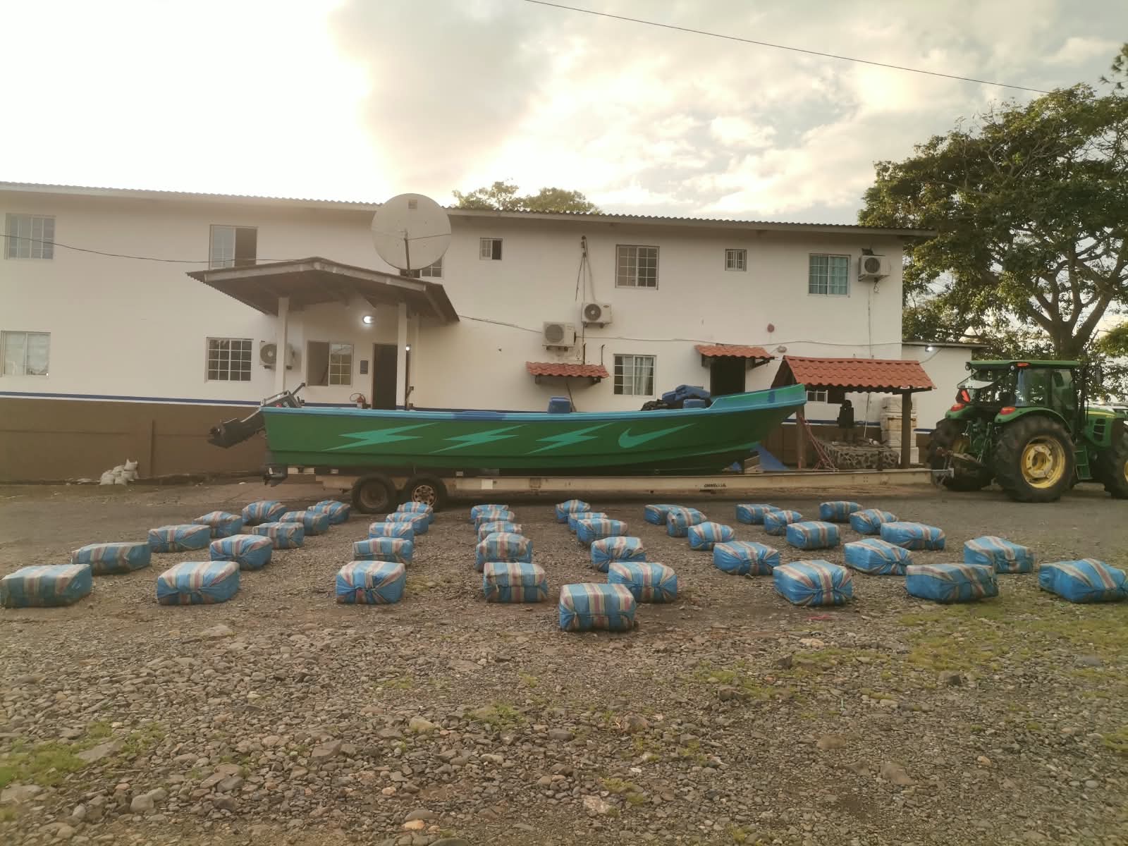 En Chiriquí incautan 1,098 paquetes de presunta sustancia ilícita y aprehenden a tres extranjeros