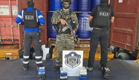 Fiscalía de Drogas incauta presunta sustancia ilícita dentro de un contenedor en el Pacífico