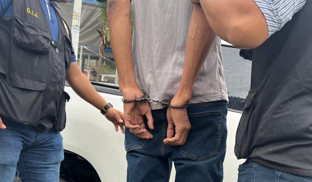 Fiscalía Anticorrupción aprehende a cinco personas por el delito de hurto en perjuicio de la Autoridad de Pasaportes